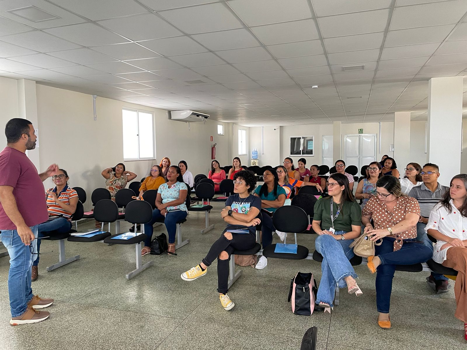Profissionais que compõem a Estratégia Saúde da Família recebem treinamento sobre a escala optométrica de Snellen