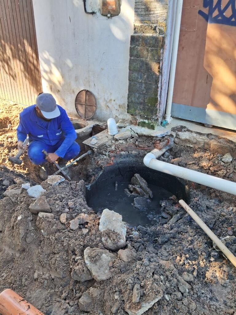 Obras de acessibilidade no centro de Búzios retira mais de 100 mil litros de esgotos/dia irregulares despejados nas redes pluviais
