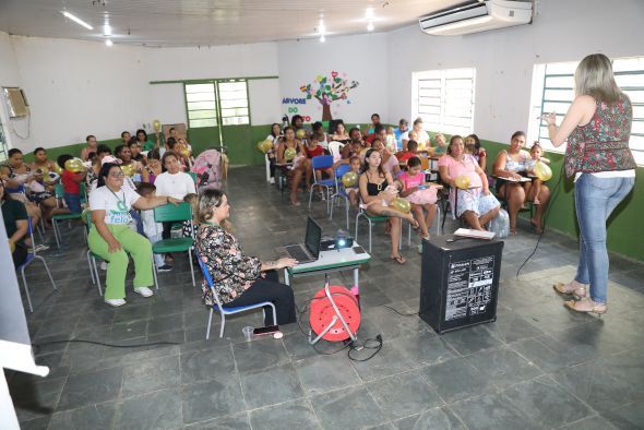 Prefeitura de Cuiab | Mes e gestantes assistidas pelo Programa Criana Feliz atendem chamado e participam das aes desenvolvidas em Cuiab
