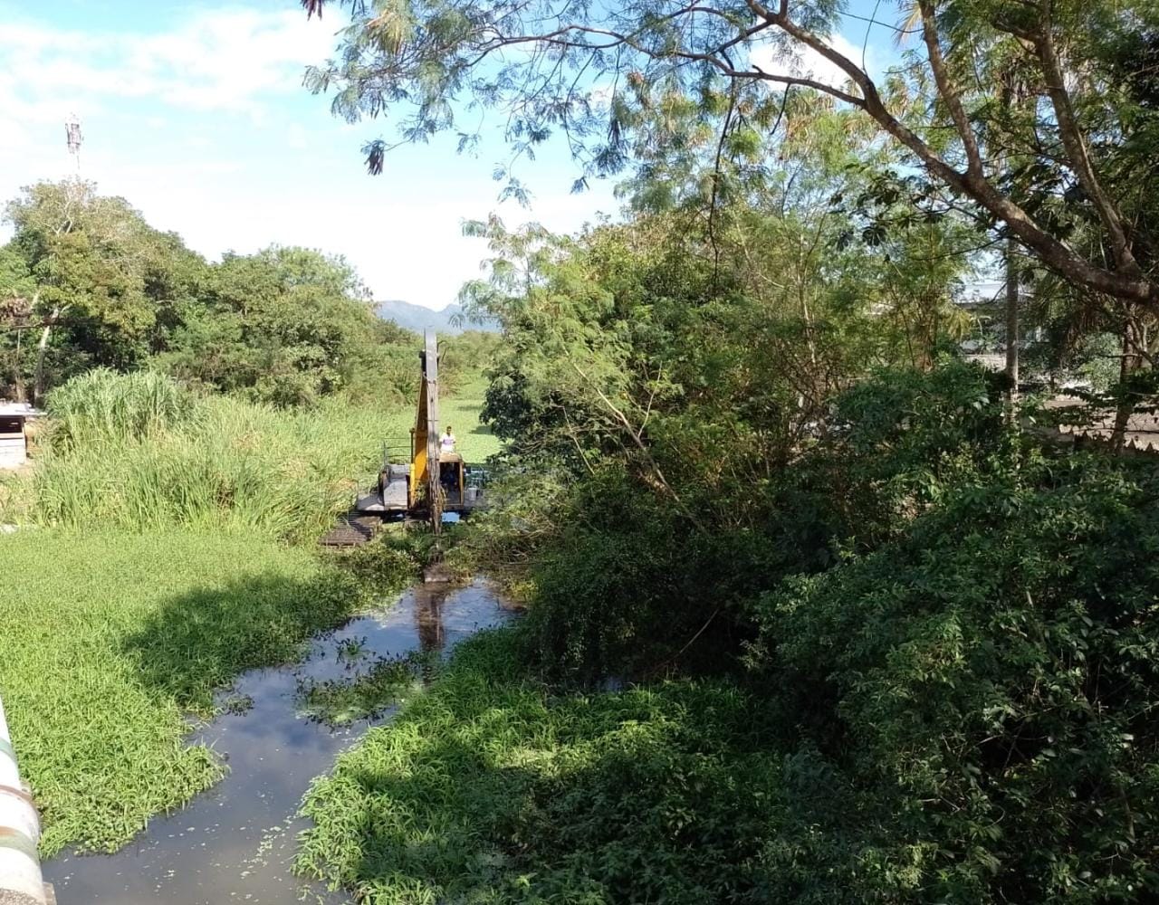 Prefeitura inicia limpeza do Canal do Portelo em Vargem Pequena - Prefeitura da Cidade do Rio de Janeiro