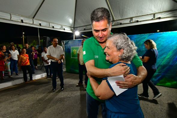 Prefeitura de Cuiab | Comunidade do Parque Ohara celebra inaugurao de praa entregue pelo prefeito Emanuel Pinheiro