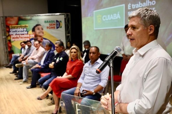 Prefeitura de Cuiab | Me enche de orgulho estar aqui e saber que a Prefeitura de Cuiab trabalha com tamanha profundidade, intensidade e alcance na vontade de cuidar do nosso povo, declara ministro Paulo Teixeira