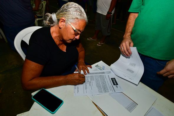 Prefeitura de Cuiab | Mutiro da Prefeitura de Cuiab atende 23 bairros para regularizar mais de dez mil ttulos