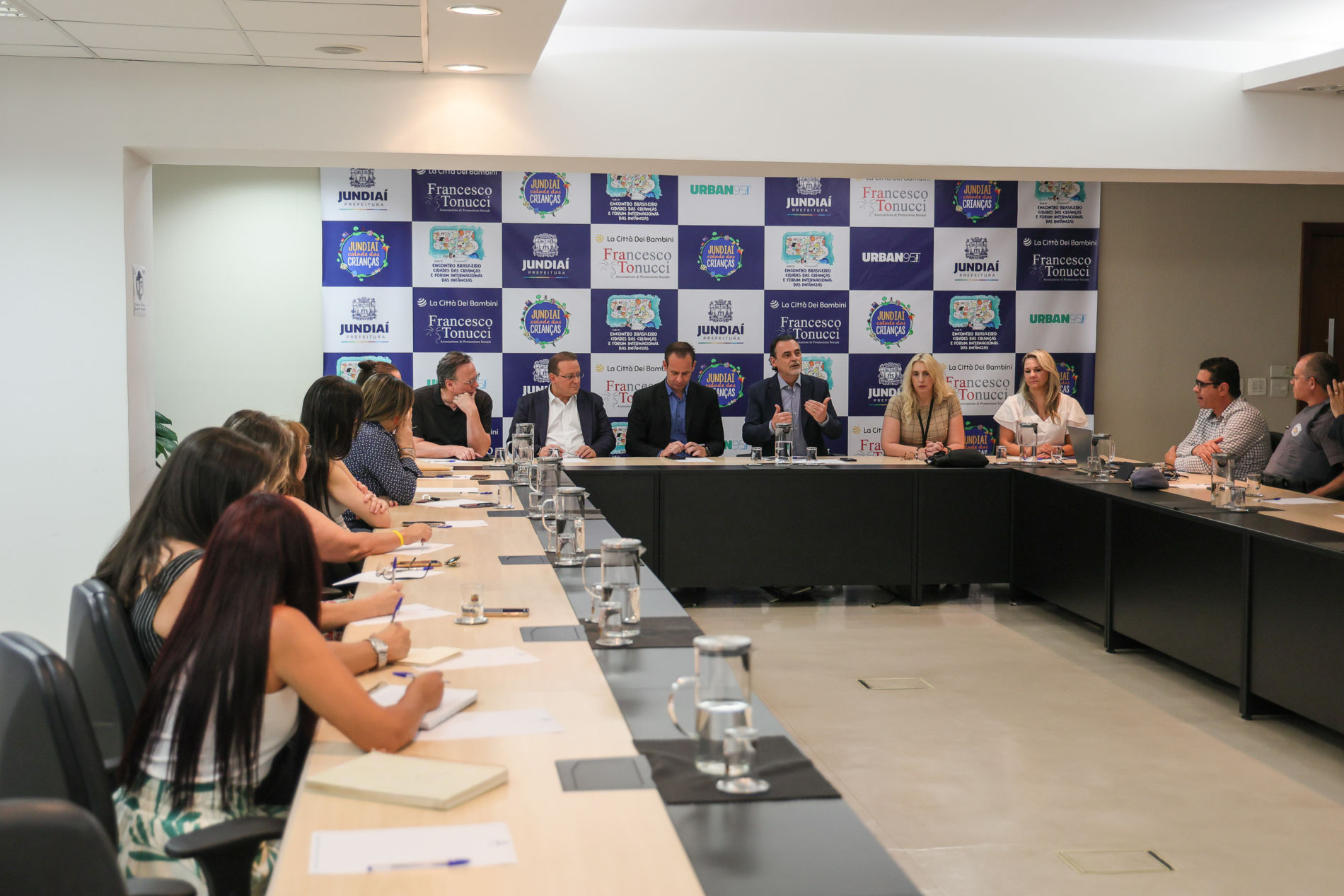 Prefeitura lança cartilha de prevenção ao suicídio e manual de orientação à imprensa