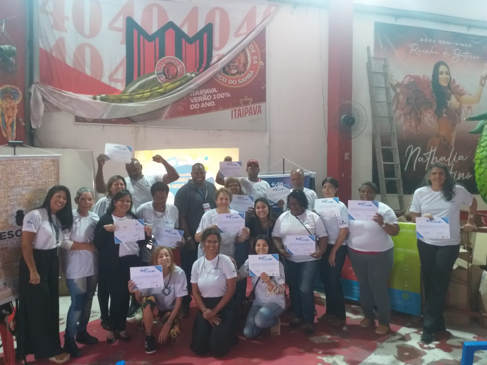 Primeira turma do Rio + Cursos 50+ tem formatura na quadra da Estácio de Sá - Prefeitura da Cidade do Rio de Janeiro