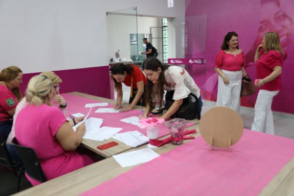 Prefeitura de Cuiab | Mutiro da Prefeitura e UFMT focado na sade da mulher atende mais de 200 mulheres