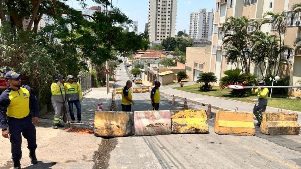 Prefeitura de Cuiab | Semob informa interdio em trecho da rua Corsino do Amarante, no bairro Quilombo, para reparo em manilha de drenagem