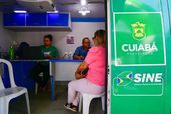 Prefeitura de Cuiab | Van do Sine da Gente leva oportunidades de emprego comunidade do Parque Nova Esperana e regio nessa quarta-feira (29)