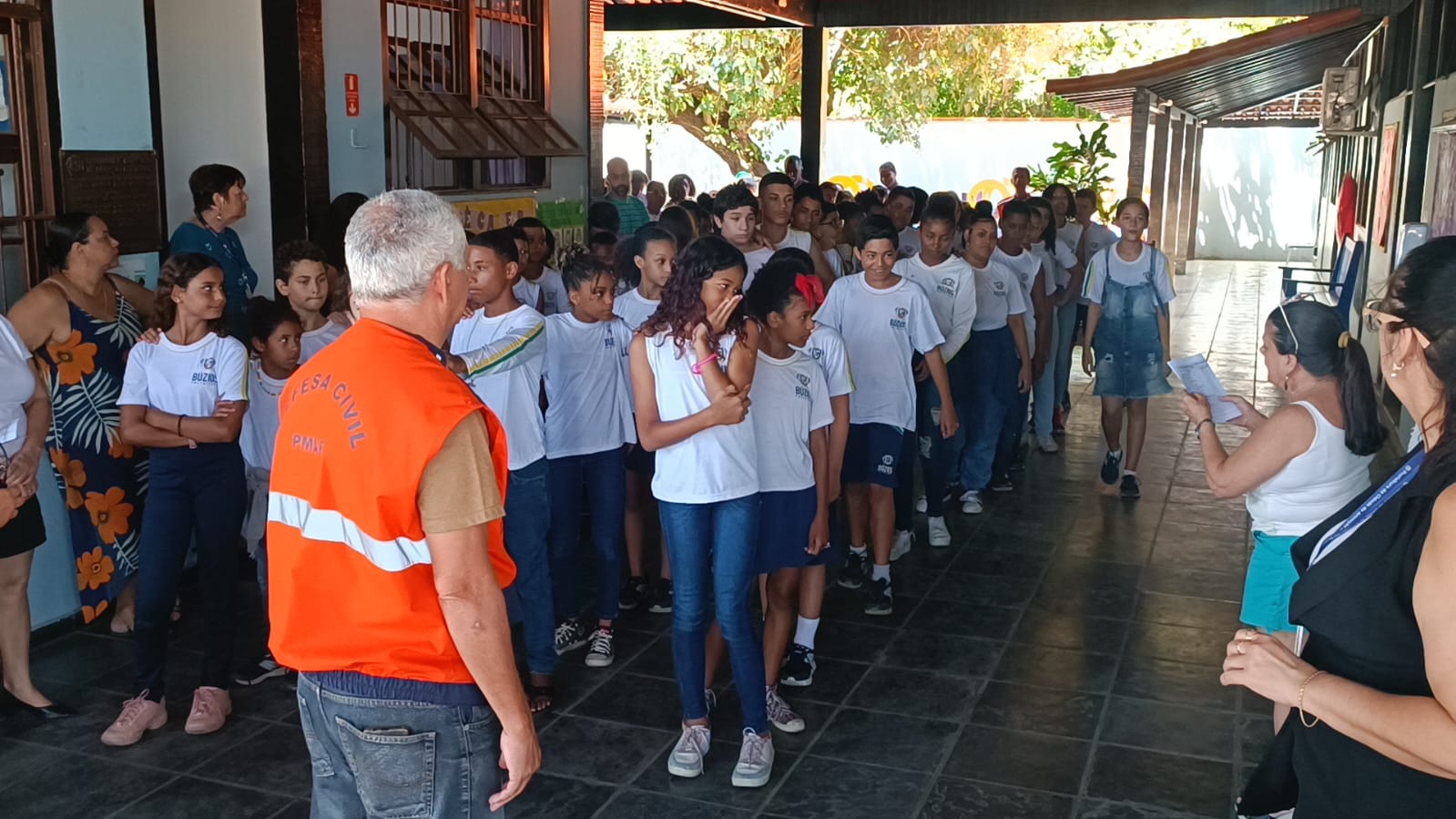 Defesa Civil de Búzios realiza capacitação sobre evacuação nas dependências da Escola Municipal José Pereira Neves