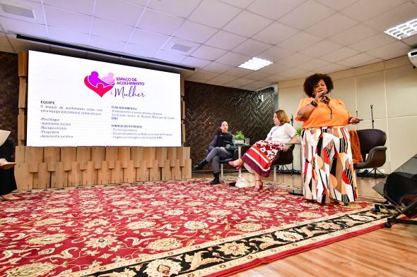 Prefeitura de Cuiab | Secretaria da Mulher destaca aes em encontro das redes de enfrentamento violncia domstica