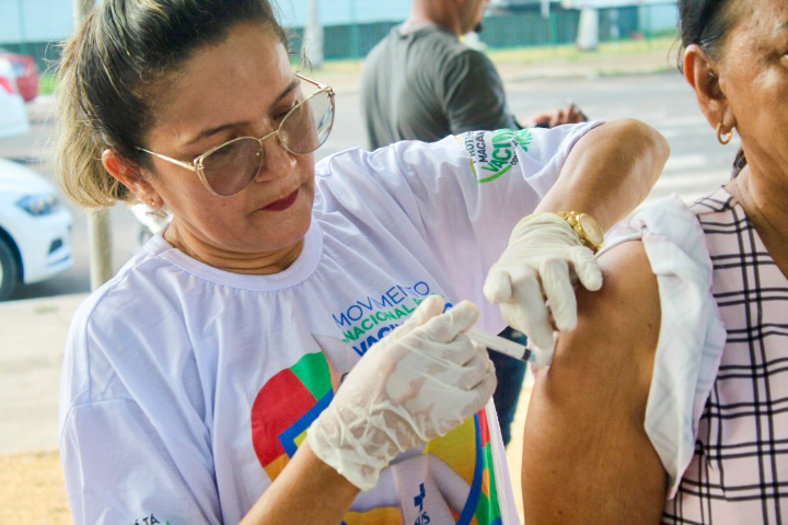 Prefeitura de Macapá oferta vacina para Influenza em ponto itinerante na praça Veiga Cabral  – Prefeitura Municipal de Macapá