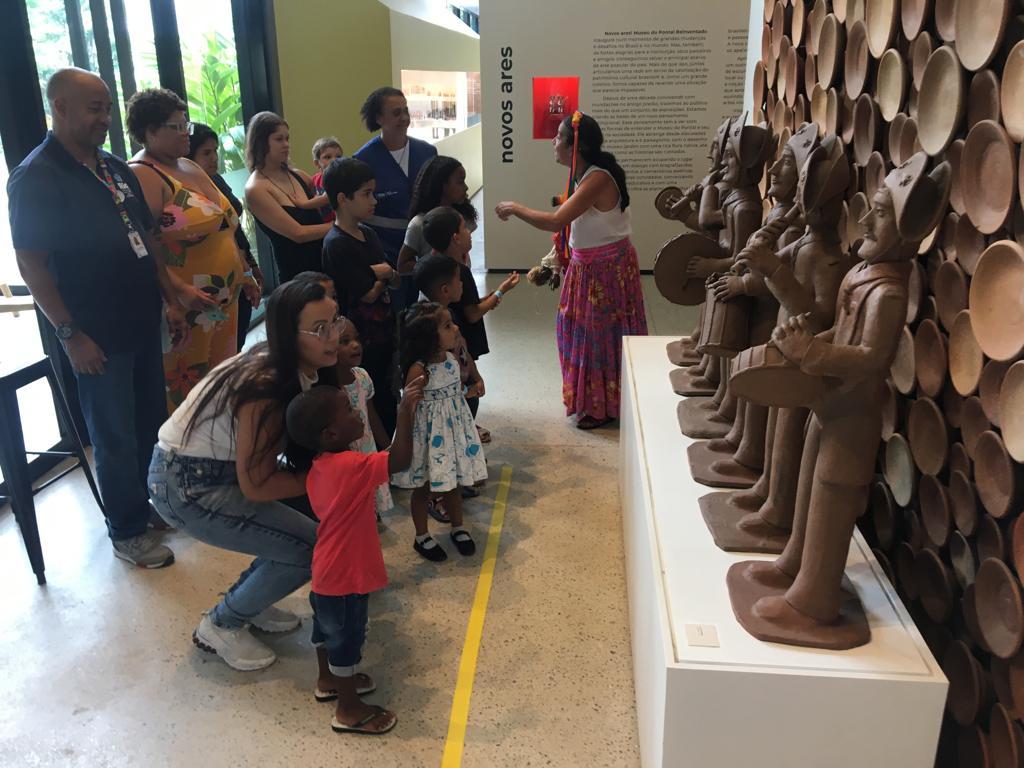 Prefeitura leva moradores da Vila Moretti, em Bangu, para conhecer o Museu do Pontal - Prefeitura da Cidade do Rio de Janeiro