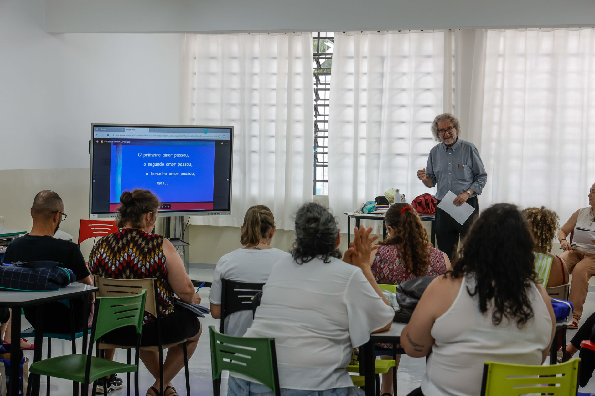 Turma de educadores conclui projeto de formação com base na sensibilidade e escuta
