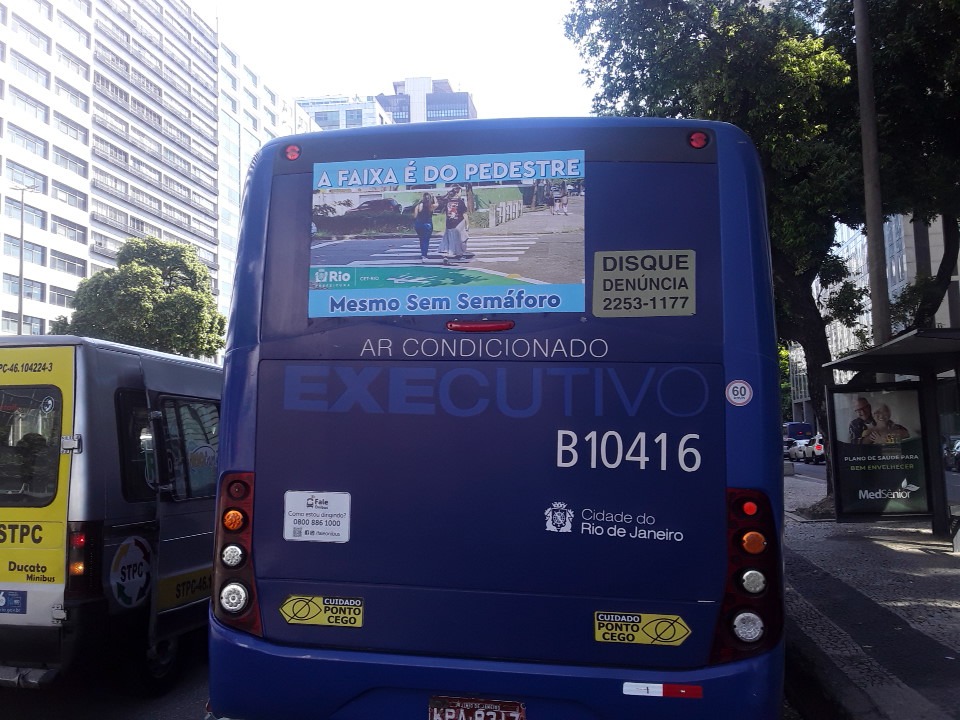 CET-Rio lança campanha nos ônibus sobre respeito pelas faixas de pedestre - Prefeitura da Cidade do Rio de Janeiro