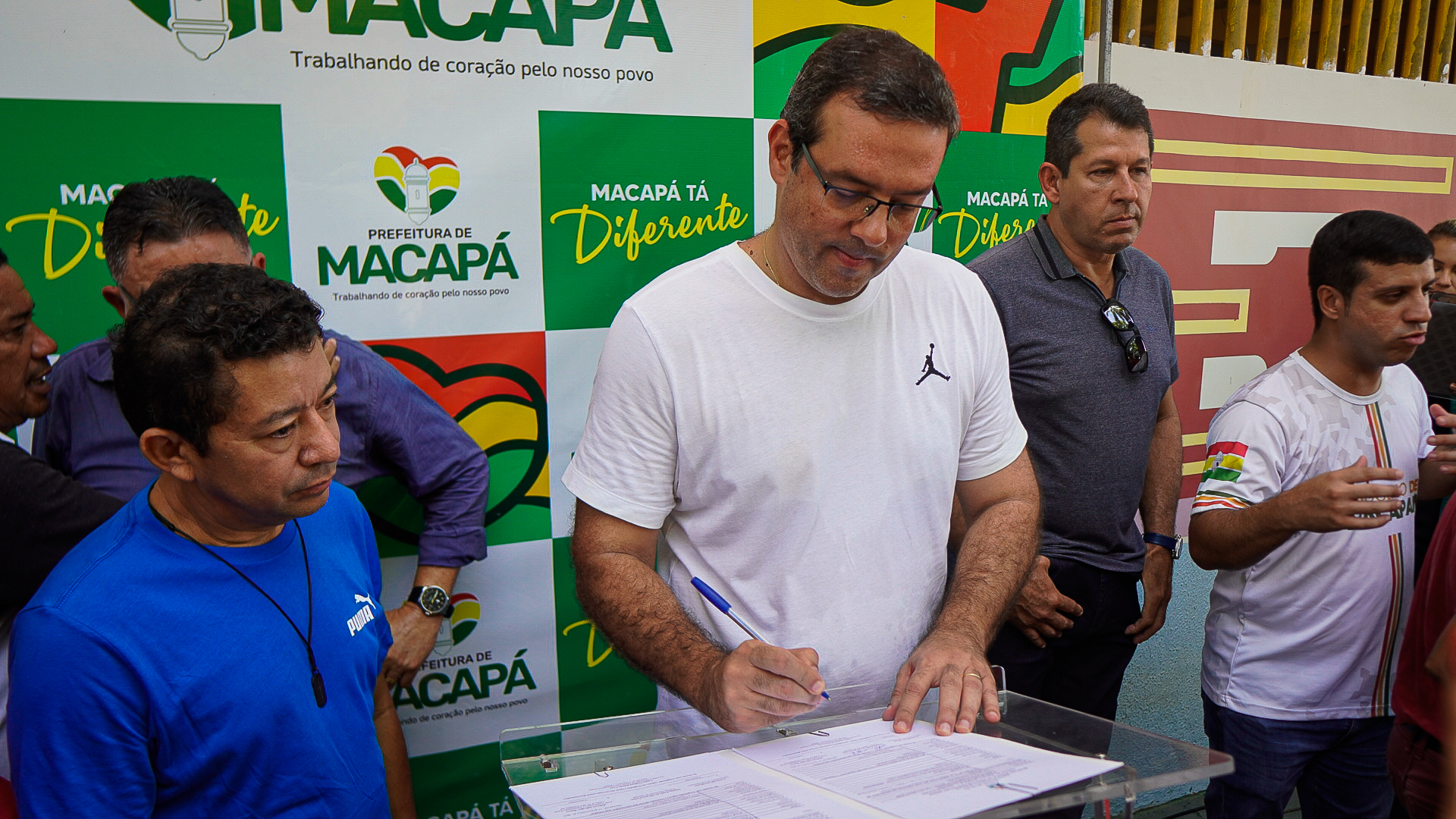Dr. Furlan realiza visitas técnicas em obras e assina Ordem de Serviço de pavimentação nos bairros Zerão e Universidade – Prefeitura Municipal de Macapá