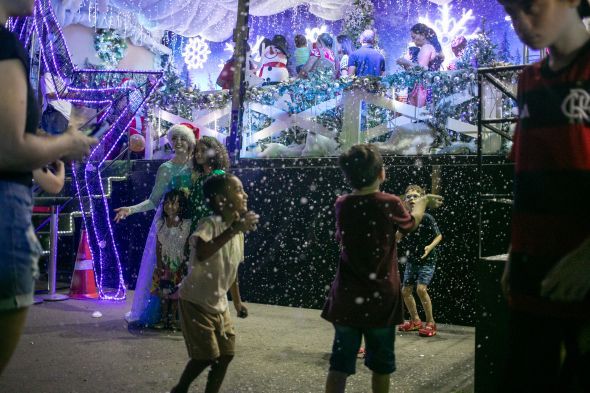 Prefeitura de Cuiab | Aps visitar 14 regies, Natal da Gente 2023 encerra com neve e sonhos no Parque Tia Nair