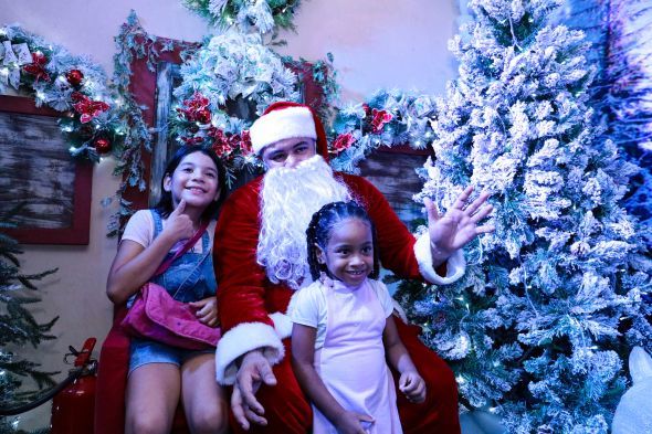 Prefeitura de Cuiab | Natal da Gente desperta curiosidade das pessoas que se encarregam de propagar a novidade da 'chuva' de neve