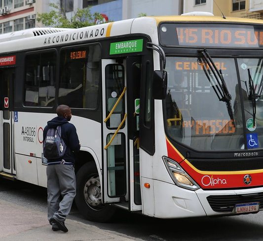 Prefeitura monta operação especial de ônibus para o Réveillon - Prefeitura da Cidade do Rio de Janeiro