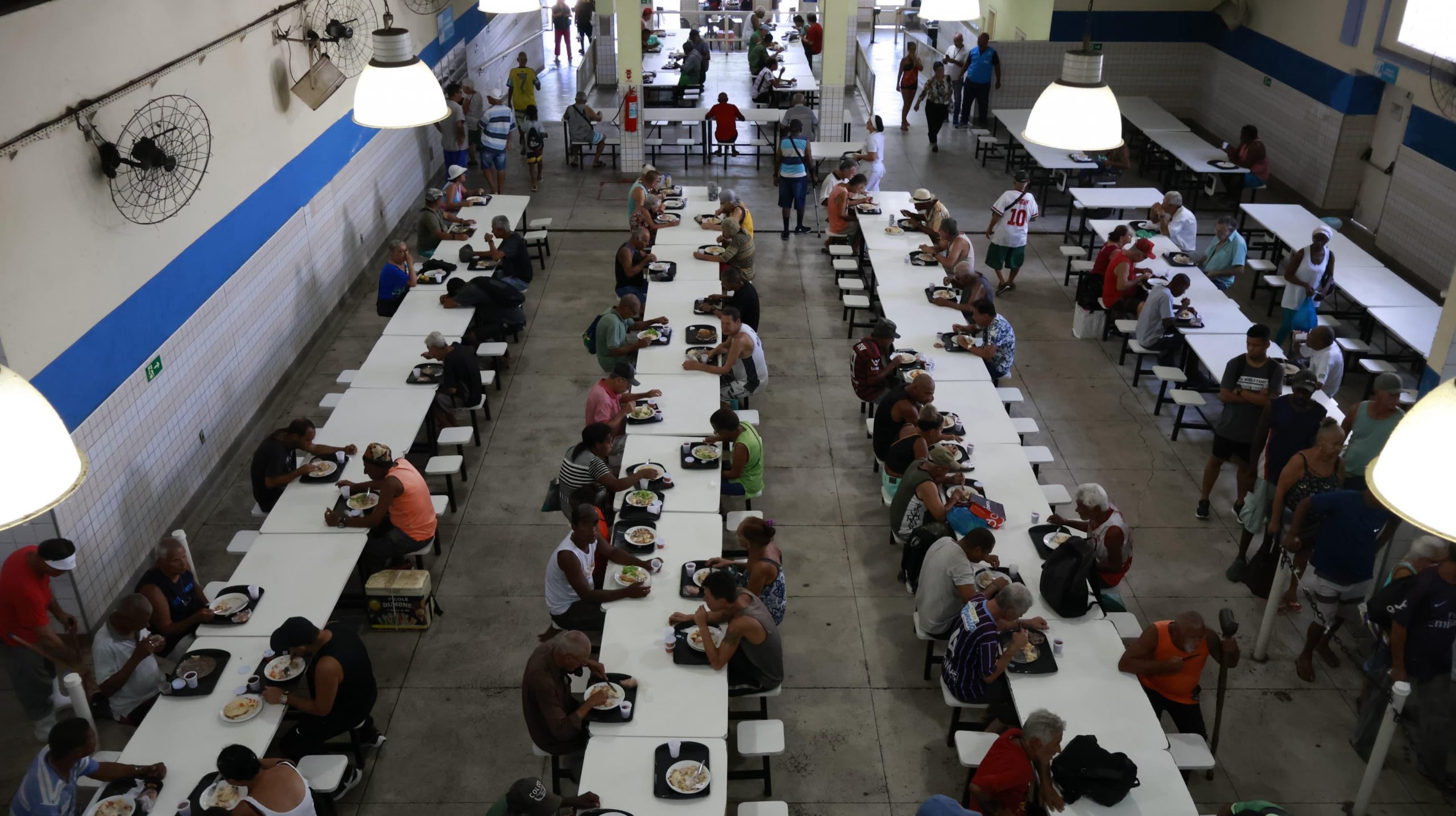 Restaurantes populares da Prefeitura servem almoço especial de Natal - Prefeitura da Cidade do Rio de Janeiro