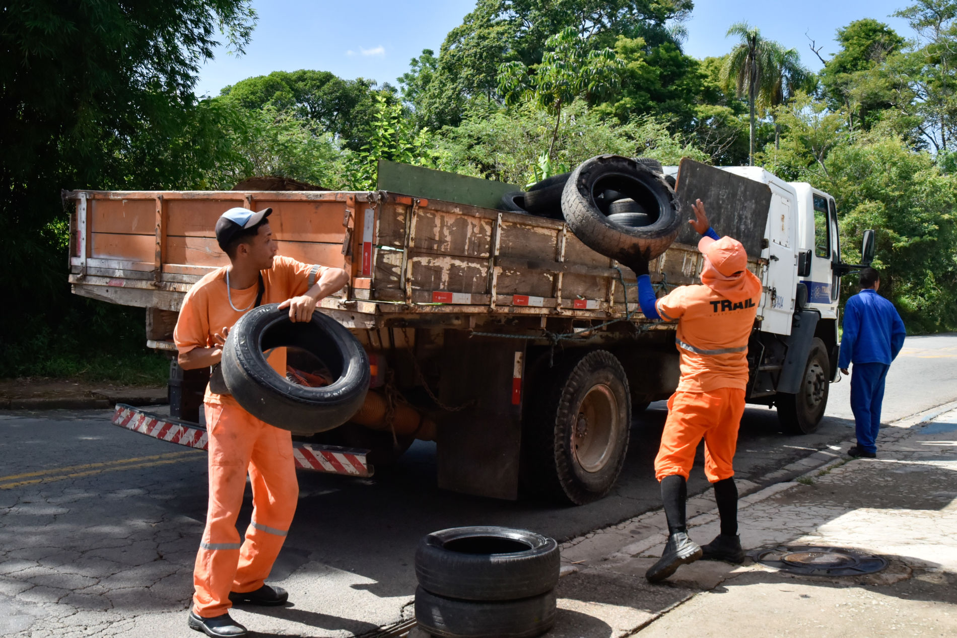 Força-tarefa contra a dengue recolhe 10 toneladas de inservíveis no Ivoturucaia