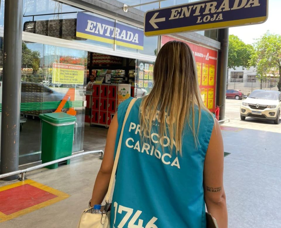 Procon Carioca notifica supermercado sobre falta de sacolas plásticas para comercialização - Prefeitura da Cidade do Rio de Janeiro