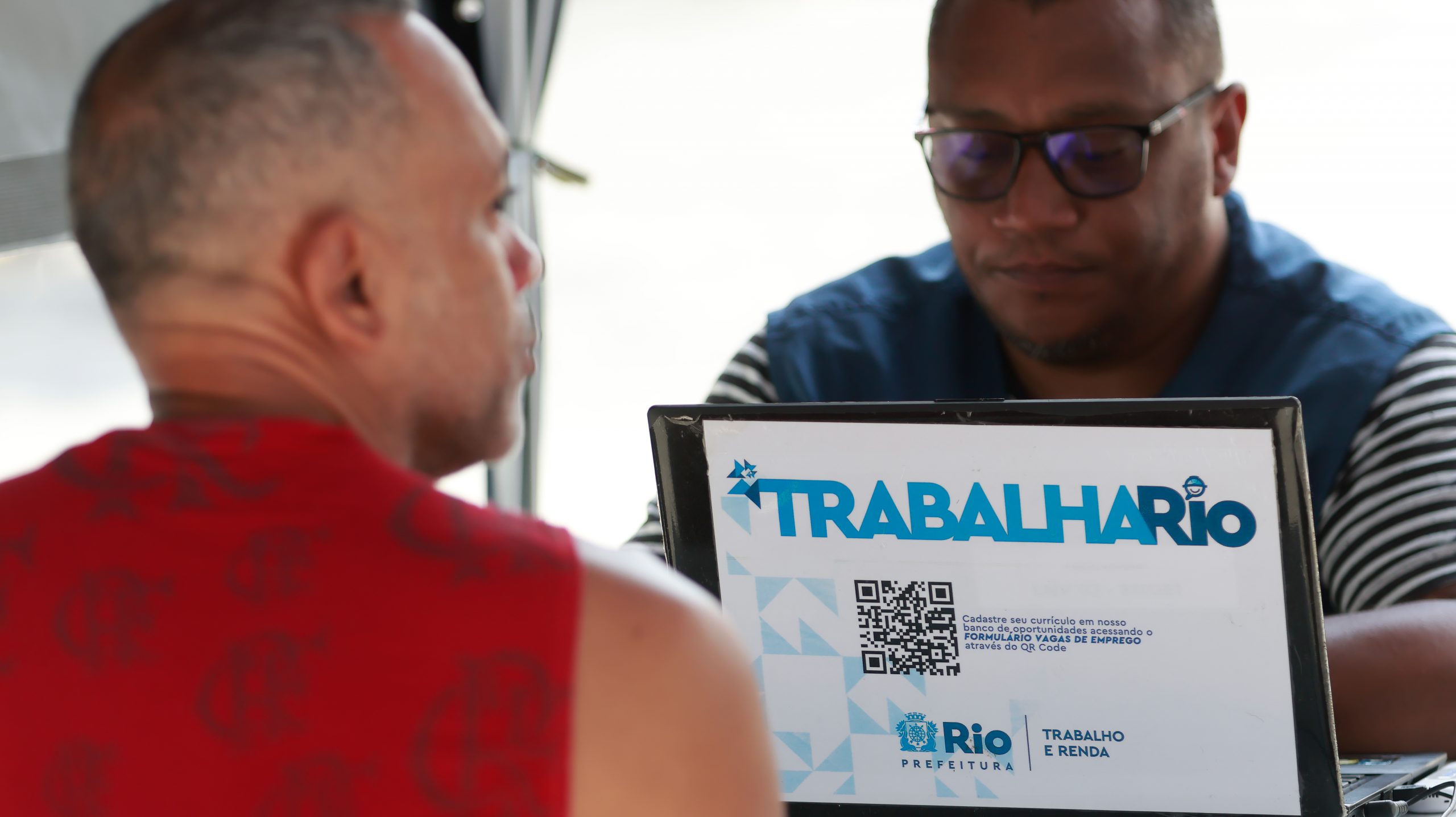 Trabalha Rio cadastra beneficiários do programa Prato Feito, na Cozinha Comunitária da Ilha do Governador - Prefeitura da Cidade do Rio de Janeiro