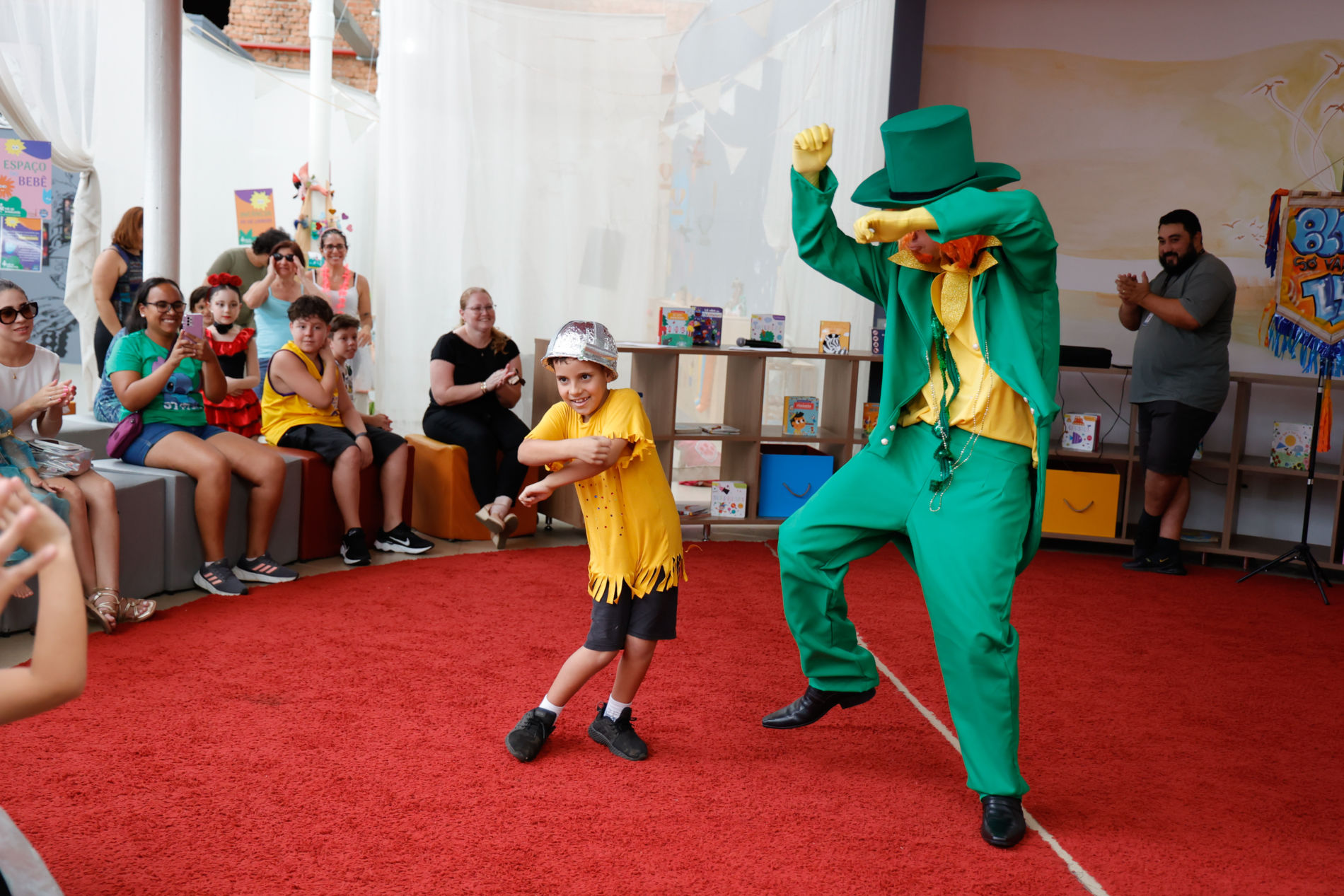 Concurso de fantasias agita o Carnaval na Biblioteca Nelson Foot