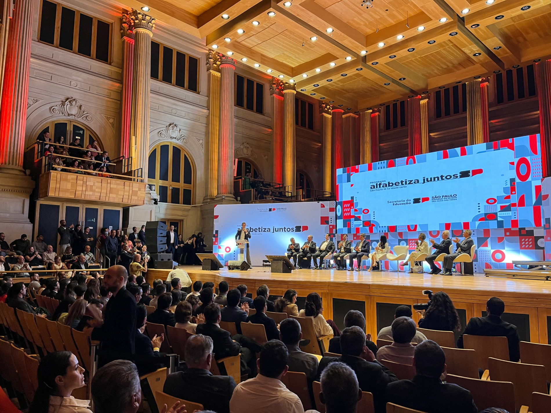 Educação de Jundiaí recebe premiação em lançamento de programa estadual de alfabetização