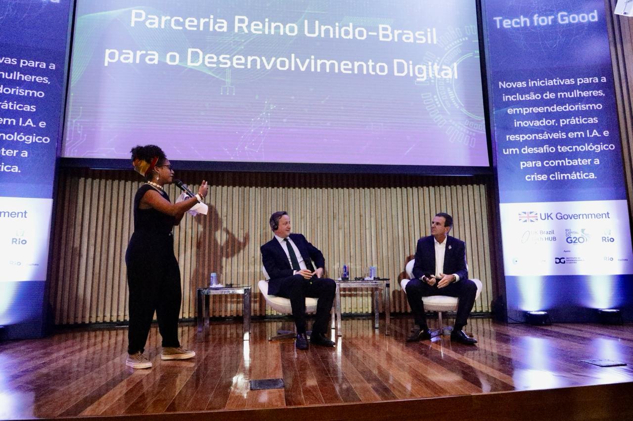 Prefeitura do Rio e governo britânico anunciam R$ 6,2 milhões em investimentos adicionais para o Programa de Acesso Digital no Brasil - Prefeitura da Cidade do Rio de Janeiro